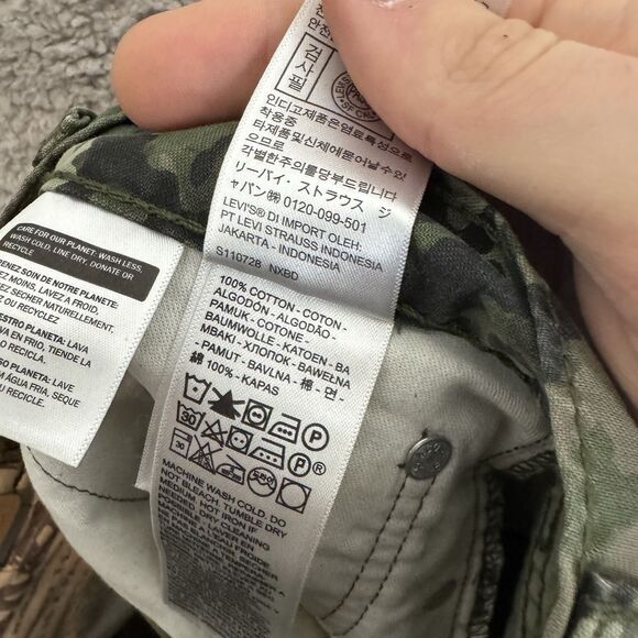 Levis 469 Shorts Mens 29 Green Camo Cotton Flat Front Jorts Causal Skater NWT - Picture 7 of 8